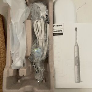 NEW Philips Sonicare Silver Toothbrush Set
